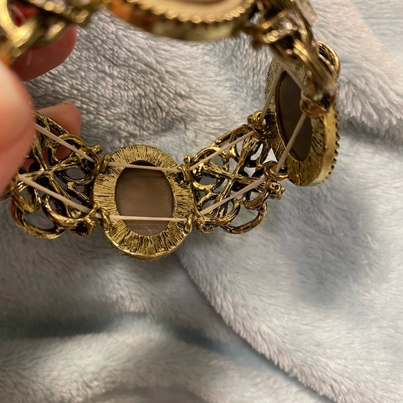 Vintage  costume cameo stretch cuff brac… - Picture 6 of 8